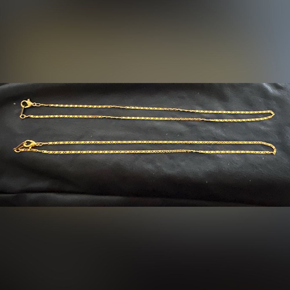 Gold Chain Necklace- 2 chains 
Yellow gold plated 
925 stamped